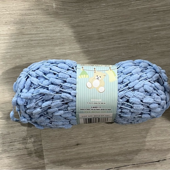 NWT Set of 3 Skeins Bernat Baby Pom Pom Yarn (Billowing Blue) Super Bulky #6 - Picture 10 of 10